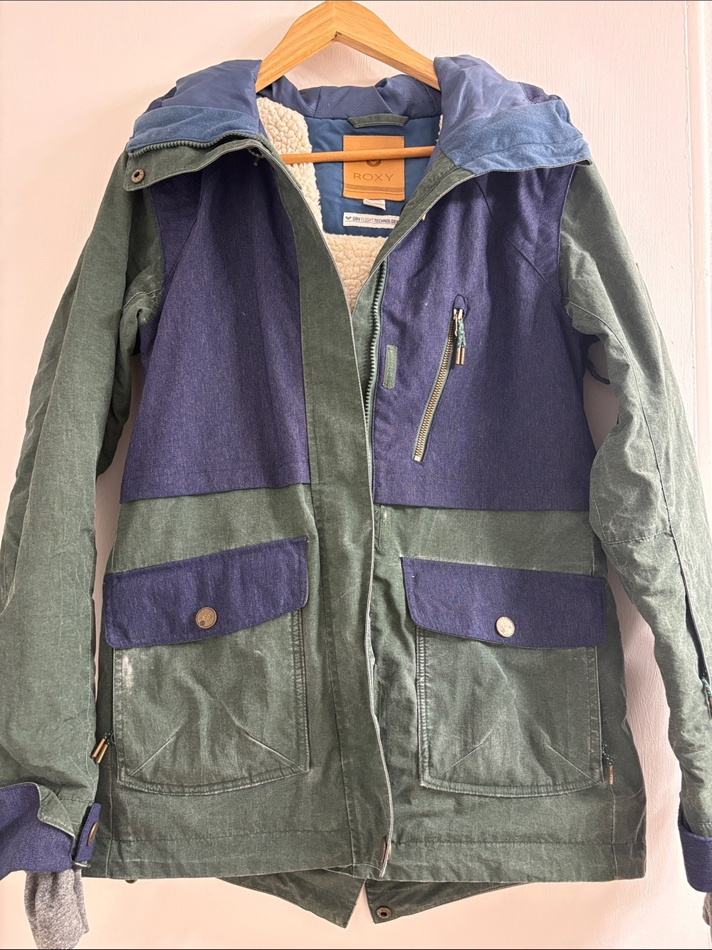 Roxy Women’s Green and Navy Hooded Snowboard Jacket
